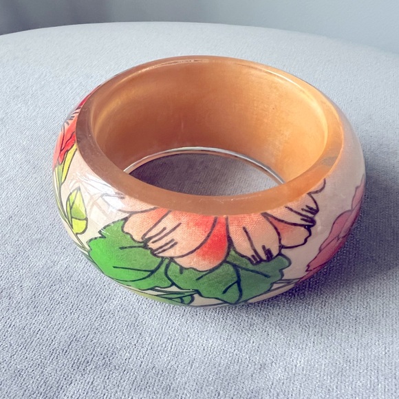 FREE 🆓 with Any Two Purchases - Floral Bracelet - Picture 4 of 4
